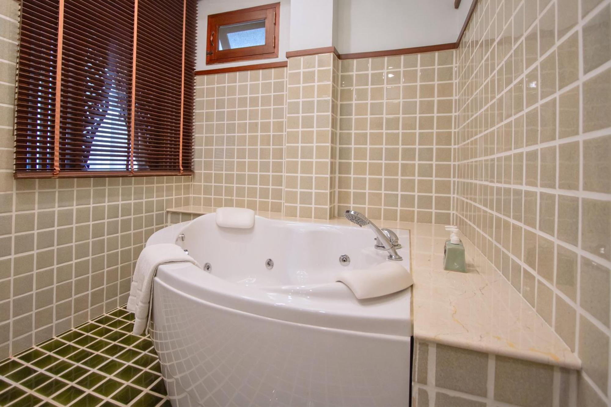 Rich Garden House Hotel Чиангмай Екстериор снимка